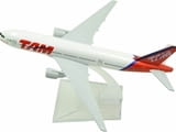 Бойнг 777 самолет модел макет метален лайнер TAM летище