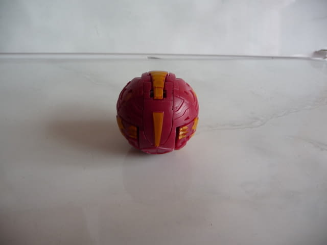 Бакуган топче Bakugan аниме фигурка боец червен играчка деца екшън - снимка 1