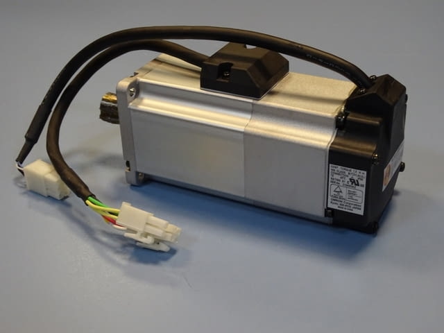 Серво мотор Omron R88M-G40030H-BS2 AC servo motor 1.3Nm 106V, град Пловдив - снимка 1