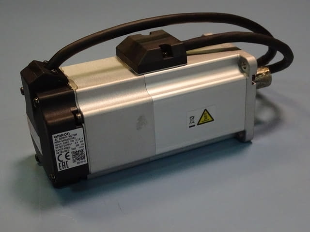 Серво мотор Omron R88M-G40030H-BS2 AC servo motor 1.3Nm 106V, град Пловдив - снимка 3