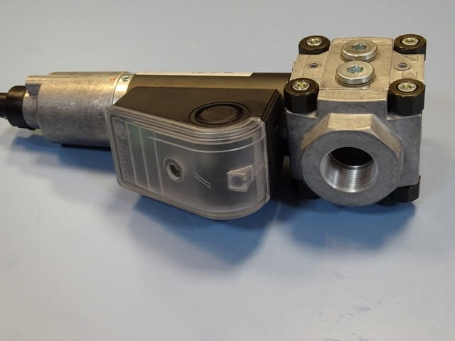 Газов вентил Krom Schroder VAS 120R/LW solenoid valve for gas 230V G3/4 - снимка 2