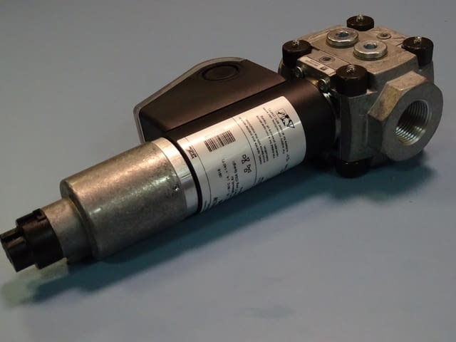 Газов вентил Krom Schroder VAS 120R/LW solenoid valve for gas 230V G3/4 - снимка 3