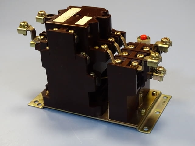 Контактор въздушен HITACHI H33 magnetic contactor 3-pole coil 7.5kW/11kW - снимка 1