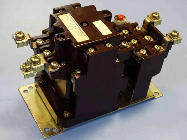 Контактор въздушен HITACHI H33 magnetic contactor 3-pole coil 7.5kW/11kW - снимка 2