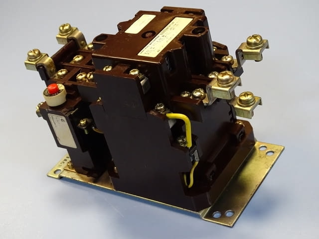 Контактор въздушен HITACHI H33 magnetic contactor 3-pole coil 7.5kW/11kW - снимка 3