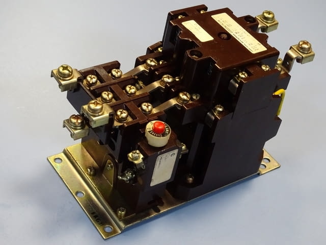 Контактор въздушен HITACHI H33 magnetic contactor 3-pole coil 7.5kW/11kW - снимка 4