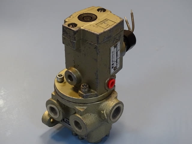 Пневматичен разпределител за преси ROSS J2776A3001 directional control valve 100V - снимка 1