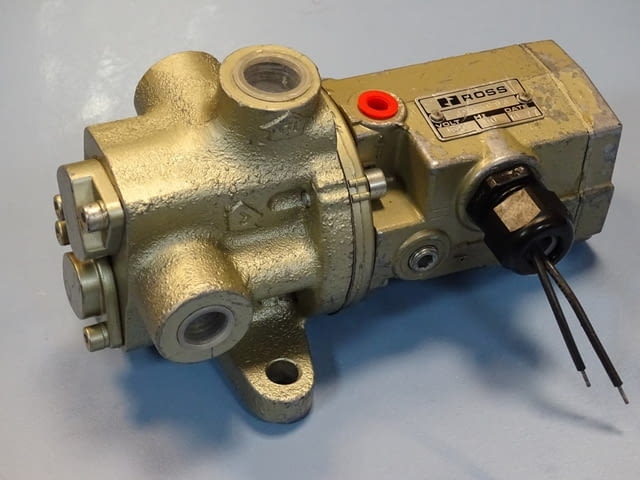 Пневматичен разпределител за преси ROSS J2776A3001 directional control valve 100V - снимка 4