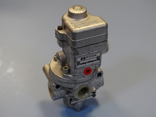 Пневматичен разпределител за преси ROSS J2673A3969 directional control valve 100V - снимка 1