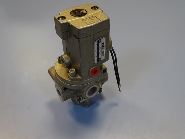 Пневматичен разпределител за преси ROSS J2773A4011 directional control valve 100V - снимка 1