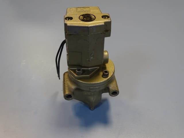 Пневматичен разпределител за преси ROSS J2773A4011 directional control valve 100V - снимка 2