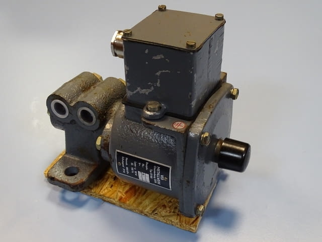 Пневматичен разпределител VEB Metallwerk EV 80 directional valve 48VDC - снимка 1