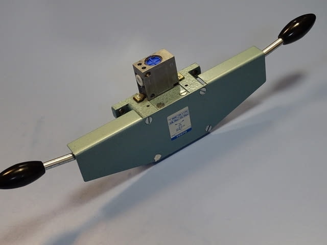 Пневматичен разпределител Festo 10096 ZW-3-1/4 B two handed valve - снимка 3
