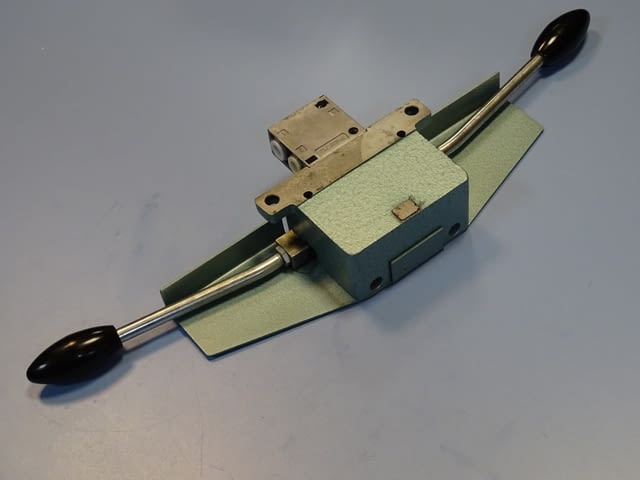 Пневматичен разпределител Festo 10096 ZW-3-1/4 B two handed valve - снимка 5