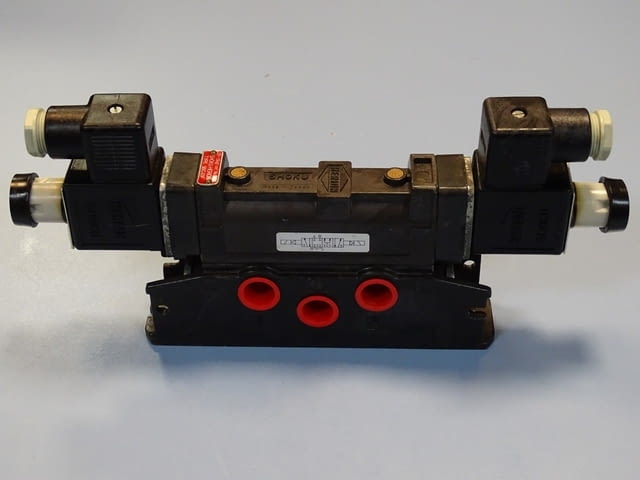 Пневматичен разпределител SHOKU-HERION 5BC-03F solenoid valve 100VAC - снимка 2