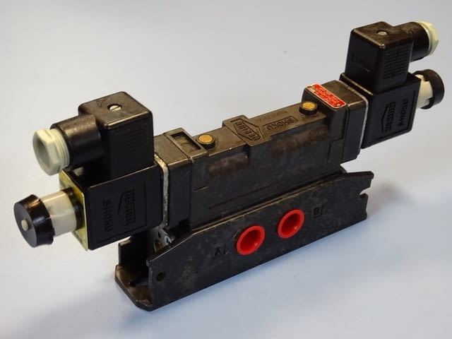 Пневматичен разпределител SHOKU-HERION 5BC-03F solenoid valve 100VAC - снимка 3