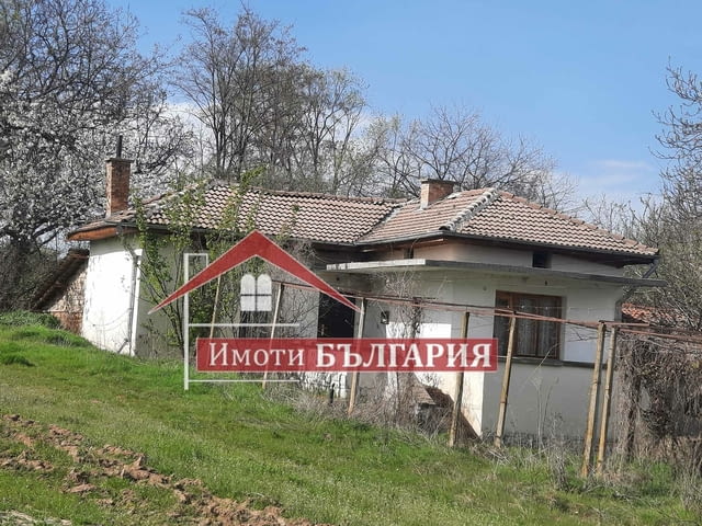 Къща на един етаж в с.Климент, общ.Карлово, village Klimеnt | Houses & Villas - снимка 1