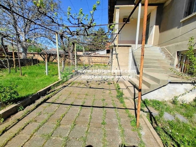 3798. Къща с двор и постройки за продажба, в село Крепост, област Хасково. - снимка 3