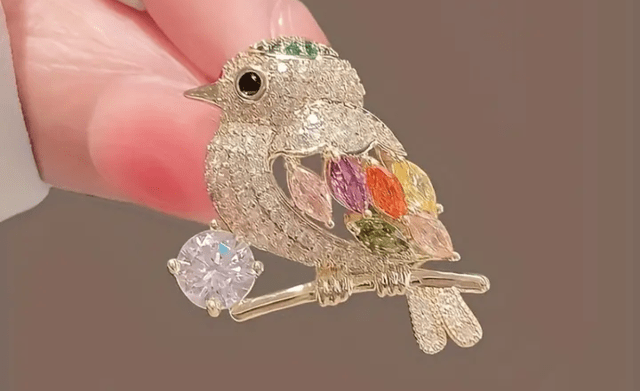 Брошка Врабче - city of Bеrkovitsa | Necklaces / Chains / Pendants - снимка 1