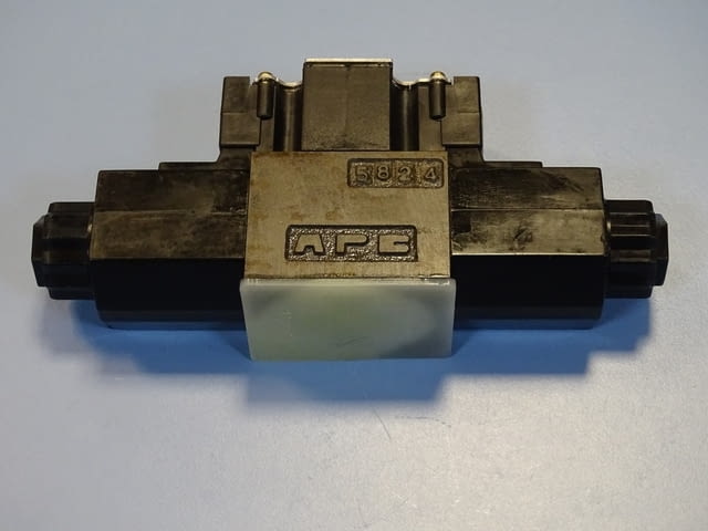 Хидравличен разпределител YUKEN DSG-01-3C4-D24-50 directional valve 24VDC - снимка 5