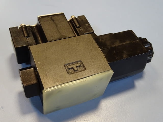 Хидравличен разпределител YUKEN DSG-01-2B2-D24-50 solenoid operated directional valve 24VDC - снимка 5