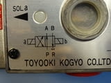 Хидравличен разпределител TOYO-OKI HD3-42SGS-BcA-03A solenoid operated directional valve 100/110V