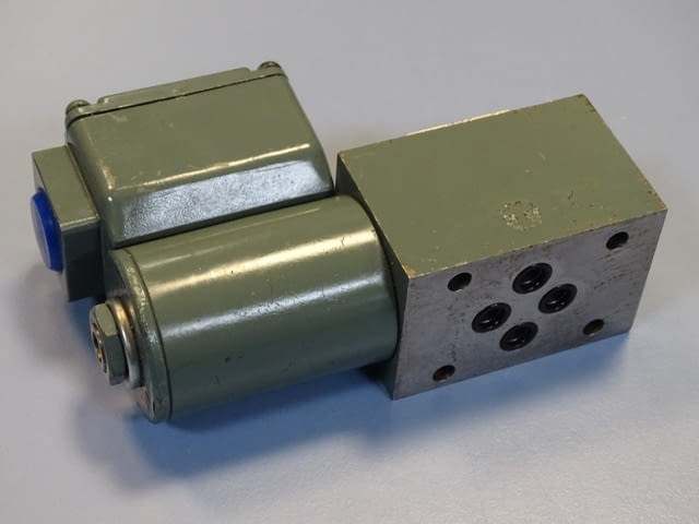 Хидравличен разпределител SUMITOMO SD4GS-AB-01-100AZ-12 directional valve 100V - снимка 4