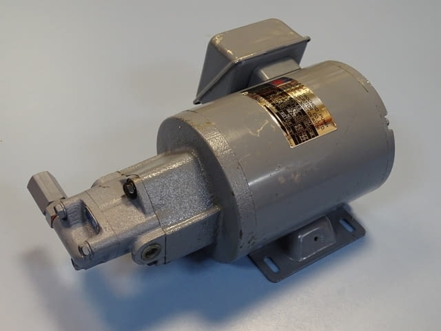 Мотор-помпа NIPPON GEROTOR Motor-Trochoid Pump TOP-IME 100.1. 200VAC - снимка 1