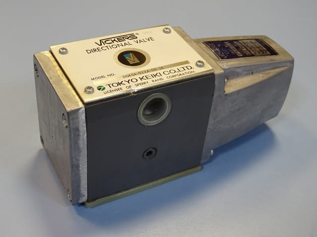 Хидравличен разпределител Vickers DG4S4-12A-50-JA directional valve 100V - снимка 1