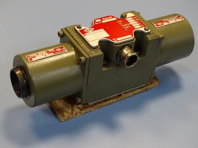 Хидравличен разпределител HERION S10G01G033011 directional operated valve 24VDC - снимка 1