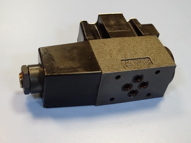 Хидравличен разпределител DAIKIN JSO-G02-2BA-20-N solenoid operated valve 100V - снимка 5