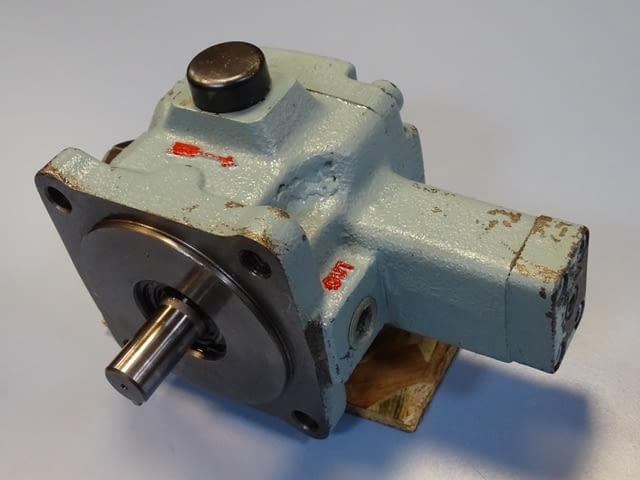 Хидравлична пластинчата помпа NACHI VDR-1B-1A2-21 variable vane pump 30L/min - снимка 3