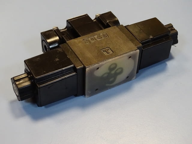 Хидравличен разпределител NACHI SS-C01-E3X-R-C1-20 solenoid operated directional valve - снимка 4