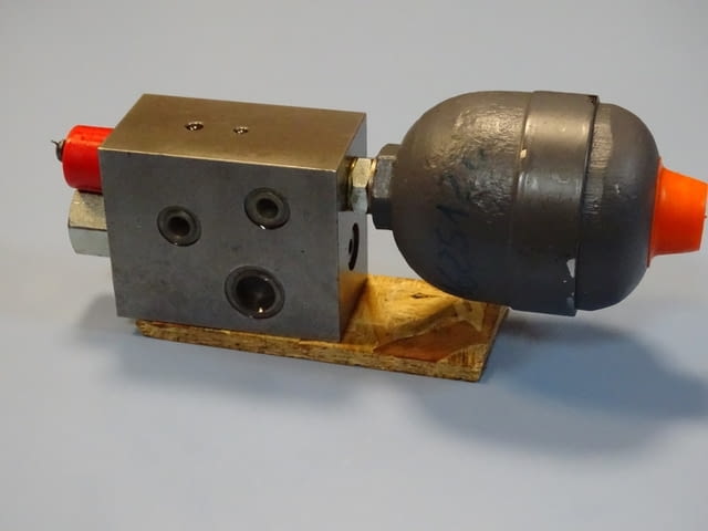 Хидроакумулатор HYDAC 0.370 L с хидравличен блок, град Пловдив | Промишлено Оборудване - снимка 2