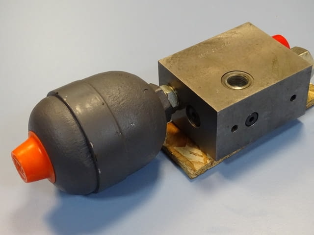 Хидроакумулатор HYDAC 0.370 L с хидравличен блок, град Пловдив | Промишлено Оборудване - снимка 4