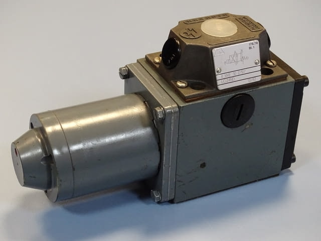 Хидравличен разпределител Rexroth 4 WE 10 D10/LG24ND directional control valve 24VDC - снимка 1