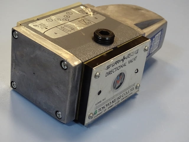 Хидравличен разпределител Sperry Vickers DG4S4-012A-52-JA-LA directional valve 100V - снимка 8
