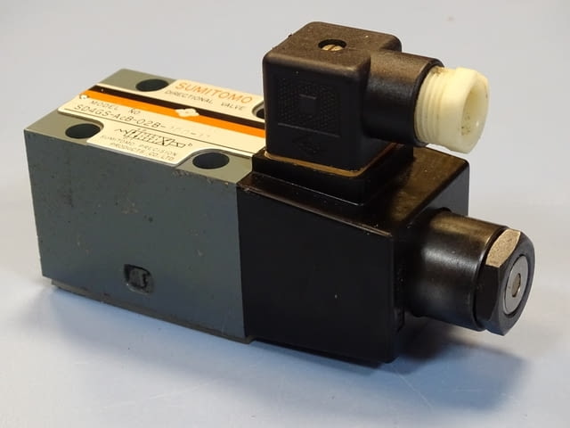 Хидравличен разпределител SUMITOMO SD4GS-AcB-02B-100-11 directional valve 100V - снимка 3