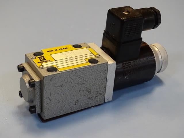 Хидравличен разпределител WADOWICE 4WE6Eb51/CG24NZ4 directional valve 24VDC - снимка 1