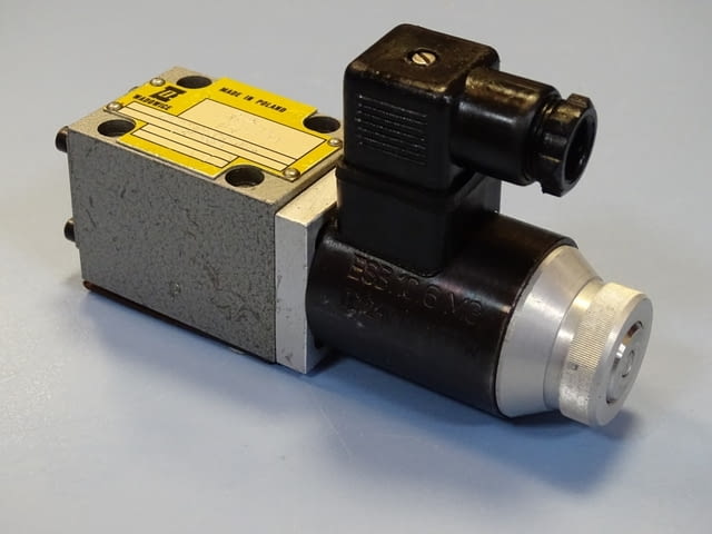 Хидравличен разпределител WADOWICE 4WE6Eb51/CG24NZ4 directional valve 24VDC - снимка 2
