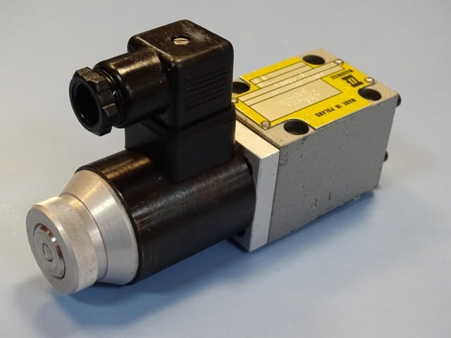 Хидравличен разпределител WADOWICE 4WE6Eb51/CG24NZ4 directional valve 24VDC - снимка 3