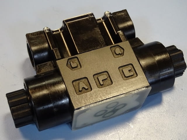 Хидравличен разпределител NACHI SL-G01-C6-R-C1-10 100/110V solenoid operated directional valve - снимка 5