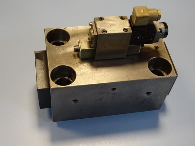 Хидравличен разпределител WADOWICE 4WE6051/024NZ4 2USSF-40/3 directional valve 24VDC - снимка 1