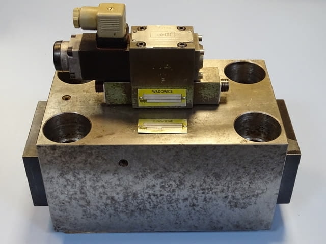 Хидравличен разпределител WADOWICE 4WE6051/024NZ4 2USSF-40/3 directional valve 24VDC - снимка 7