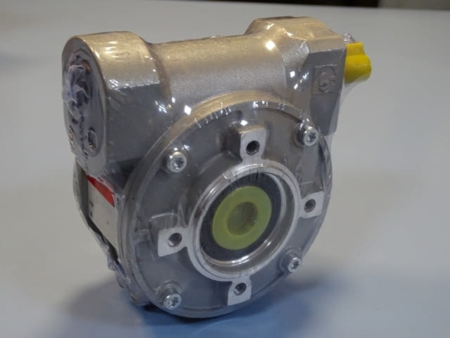 Червячен редуктор CHIARAVALLI CHR-04PNT 1:70 0.55kW Reducer, град Пловдив - снимка 1