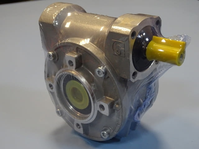 Червячен редуктор CHIARAVALLI CHR-04PNT 1:70 0.55kW Reducer, град Пловдив - снимка 2