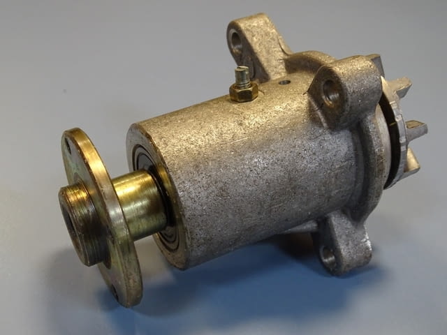 Водна помпа за лек автомобил "Москвич" 412, 2140, 21412 (Струма) - снимка 1