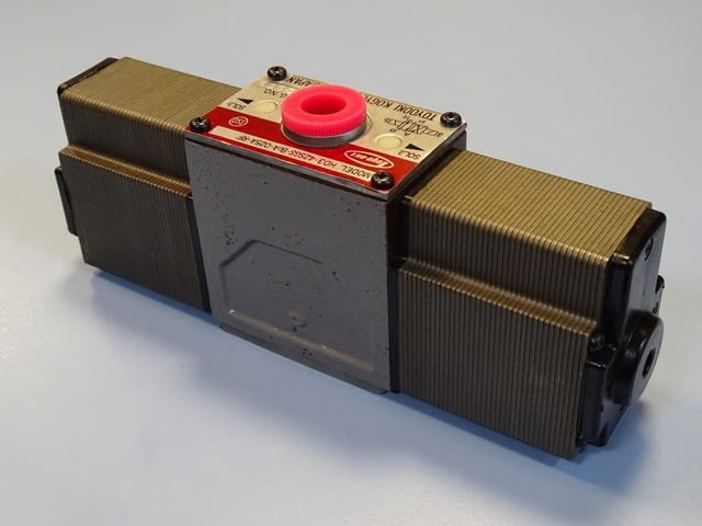 Хидравличен разпределител TOYOOKI HD3-42SGS-BcA-025-RF solenoid directional control valve 100/110V - снимка 1