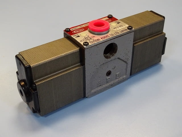 Хидравличен разпределител TOYOOKI HD3-42SGS-BcA-025-RF solenoid directional control valve 100/110V - снимка 2