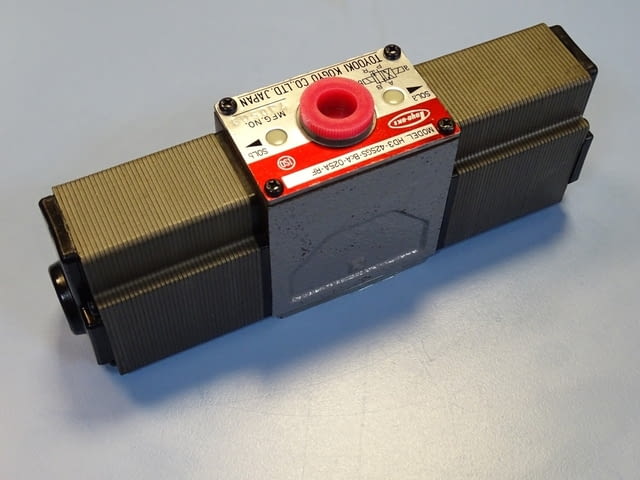 Хидравличен разпределител TOYOOKI HD3-42SGS-BcA-025-RF solenoid directional control valve 100/110V - снимка 7
